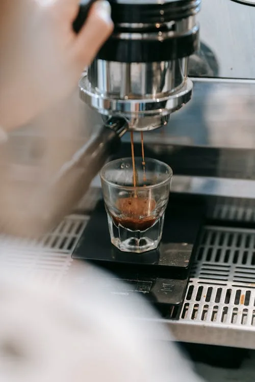 Manual Espresso Machine, brewing tasty hot espresso